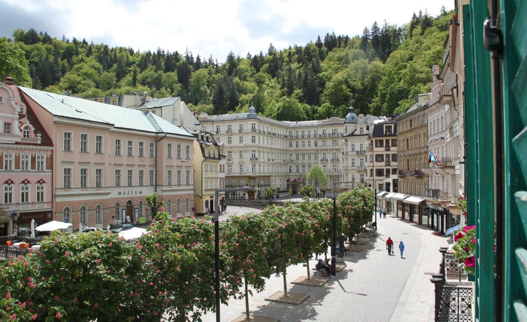 Hotel Maltezsky Kriz Karlovy Vary Bagian luar foto