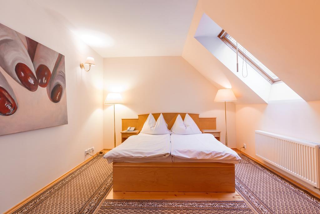 Hotel Maltezsky Kriz Karlovy Vary Bagian luar foto