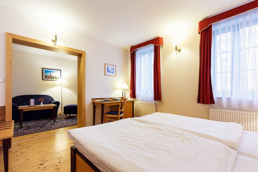 Hotel Maltezsky Kriz Karlovy Vary Bagian luar foto