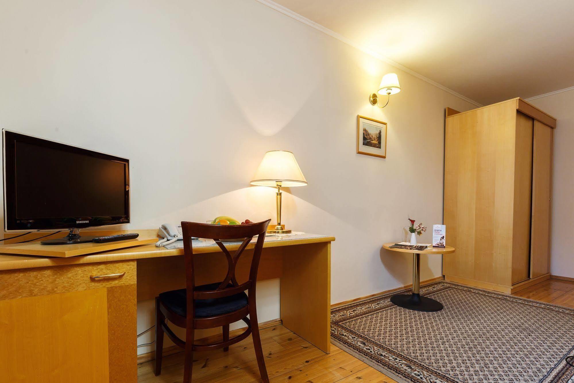 Hotel Maltezsky Kriz Karlovy Vary Bagian luar foto