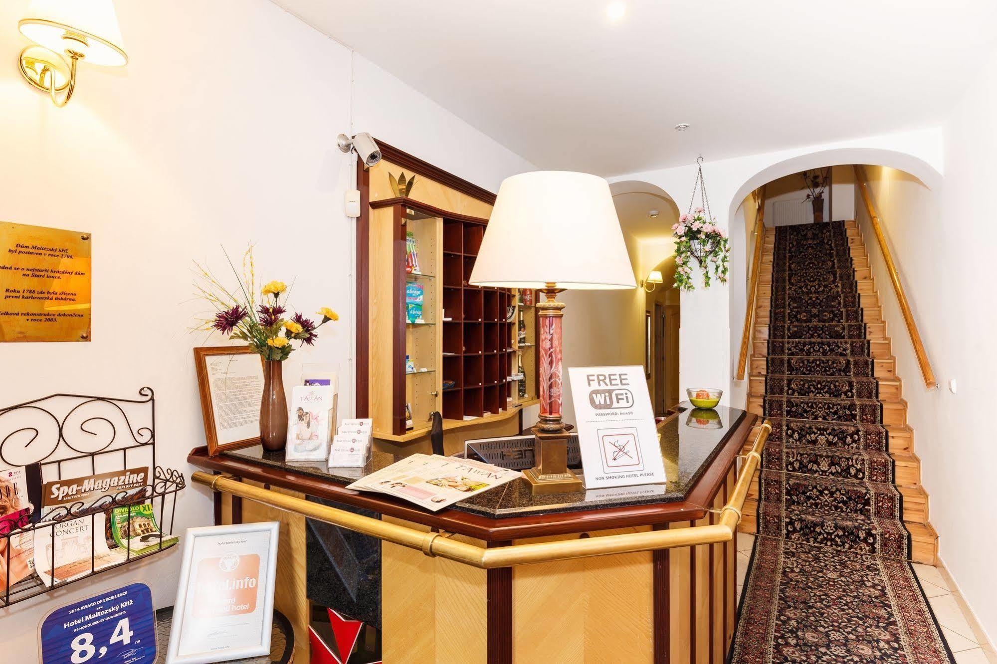 Hotel Maltezsky Kriz Karlovy Vary Bagian luar foto