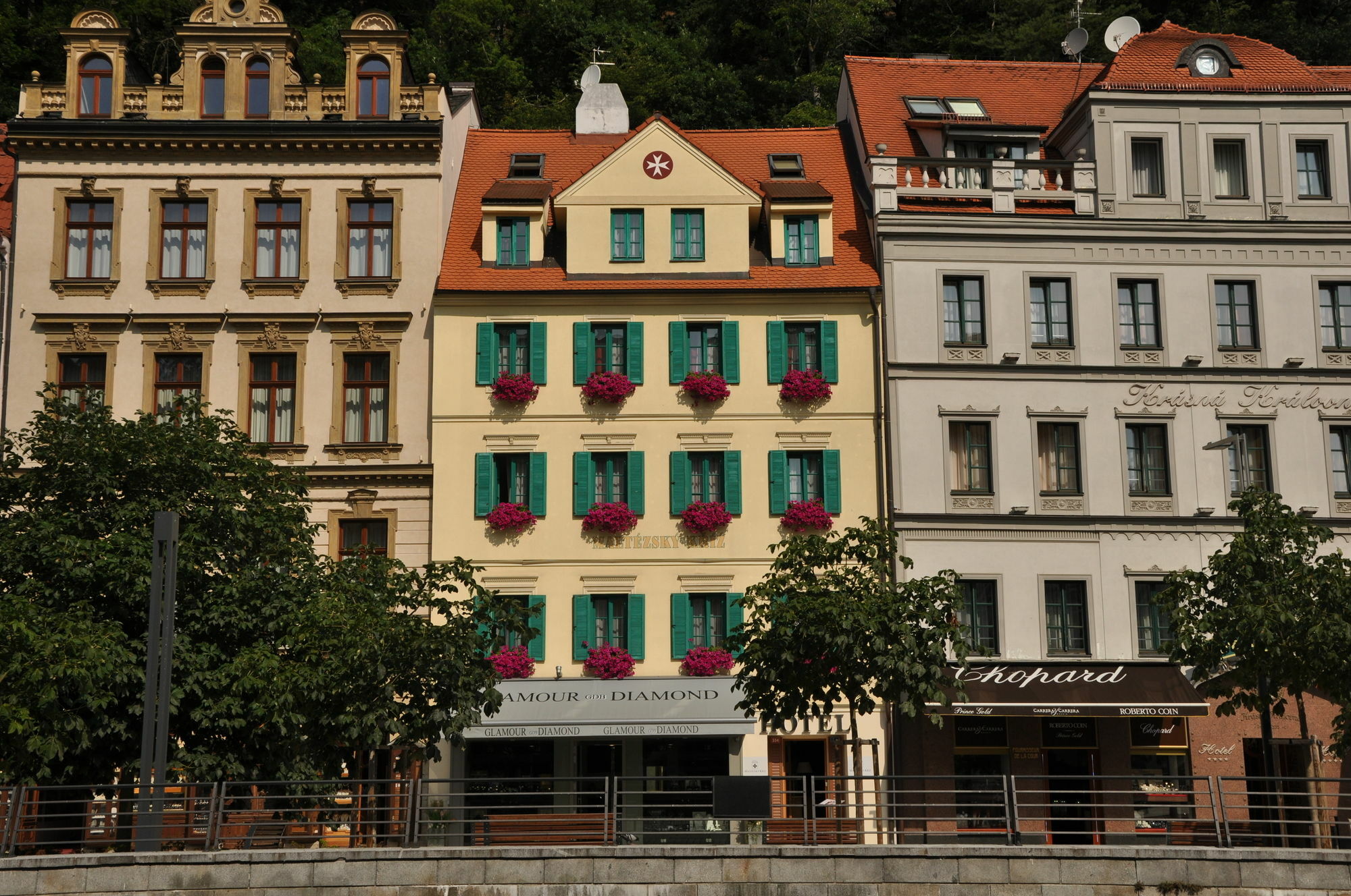 Hotel Maltezsky Kriz Karlovy Vary Bagian luar foto
